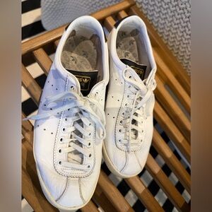 Adidas low profile sneakers Men’s 8